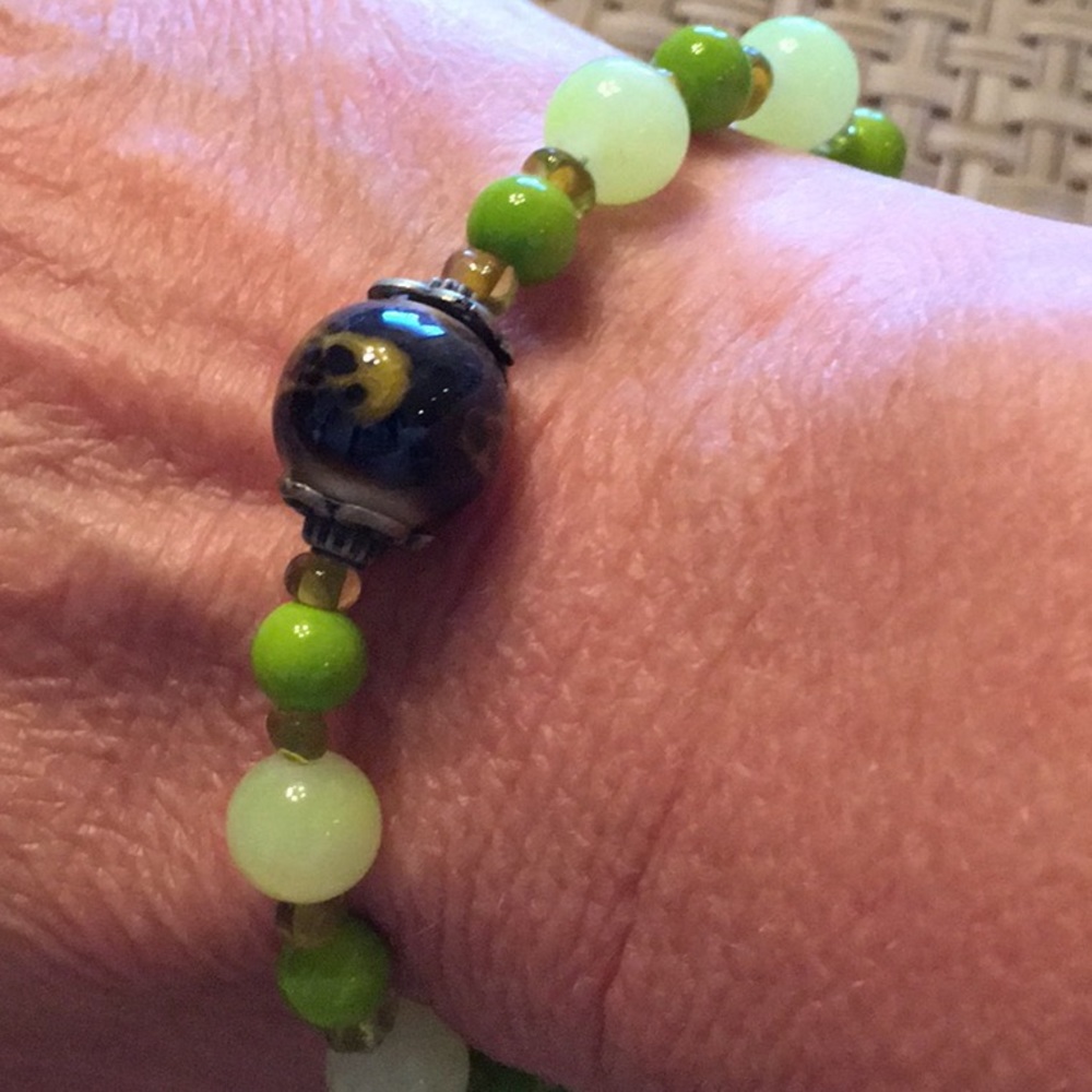 **3 for $20** Green Glass Bead Bracelet - Picture 2 of 5